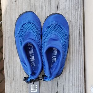 GREY WHALE OUTFITTERS Blue Water Shoes - Boys Sz 7/8 NWT